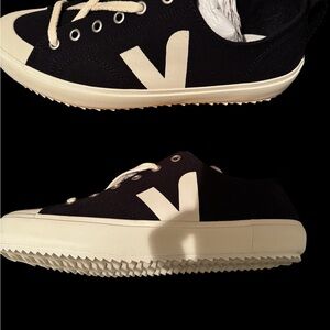 Veja Nova Canvas Black Sneakers